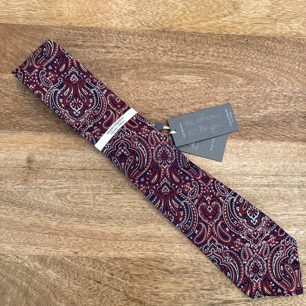 Daniel Cremieux Signature $125 Seven Fold Mens Silk Tie Red Paisley NWT Italy